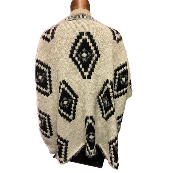 Soft Surroundings One Size Aztec Print Beige Black Wool Fuzzy Topper Caftan - Picture 3 of 9